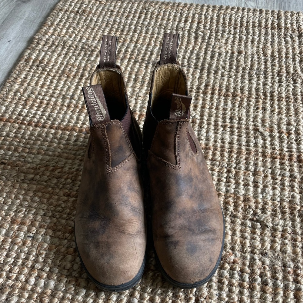 Brown Blundstones Women’s 9